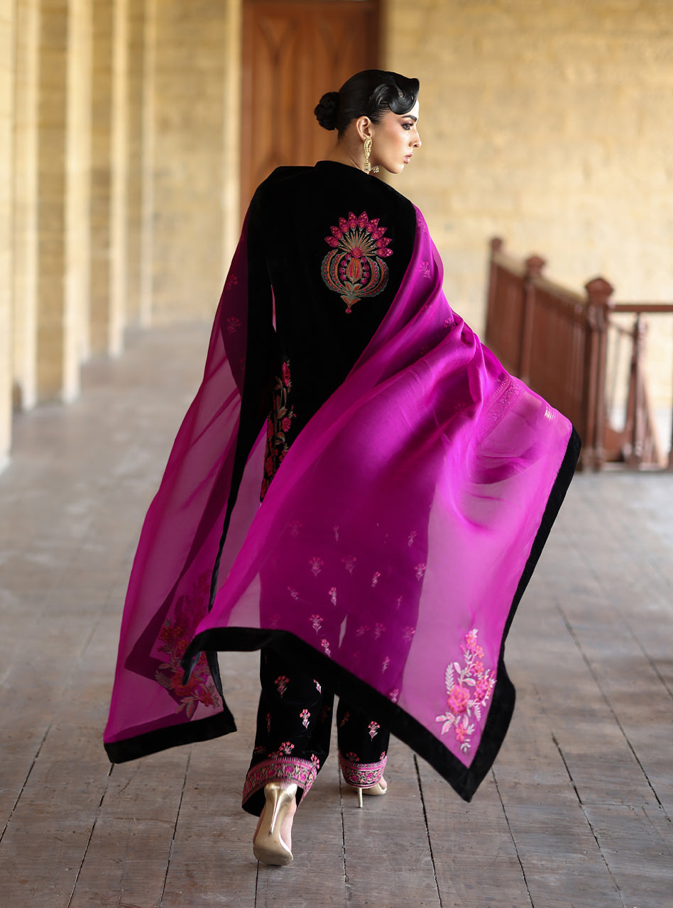 Zainab Chottani | Velura Velvet Edit 25 | Arah Farshi