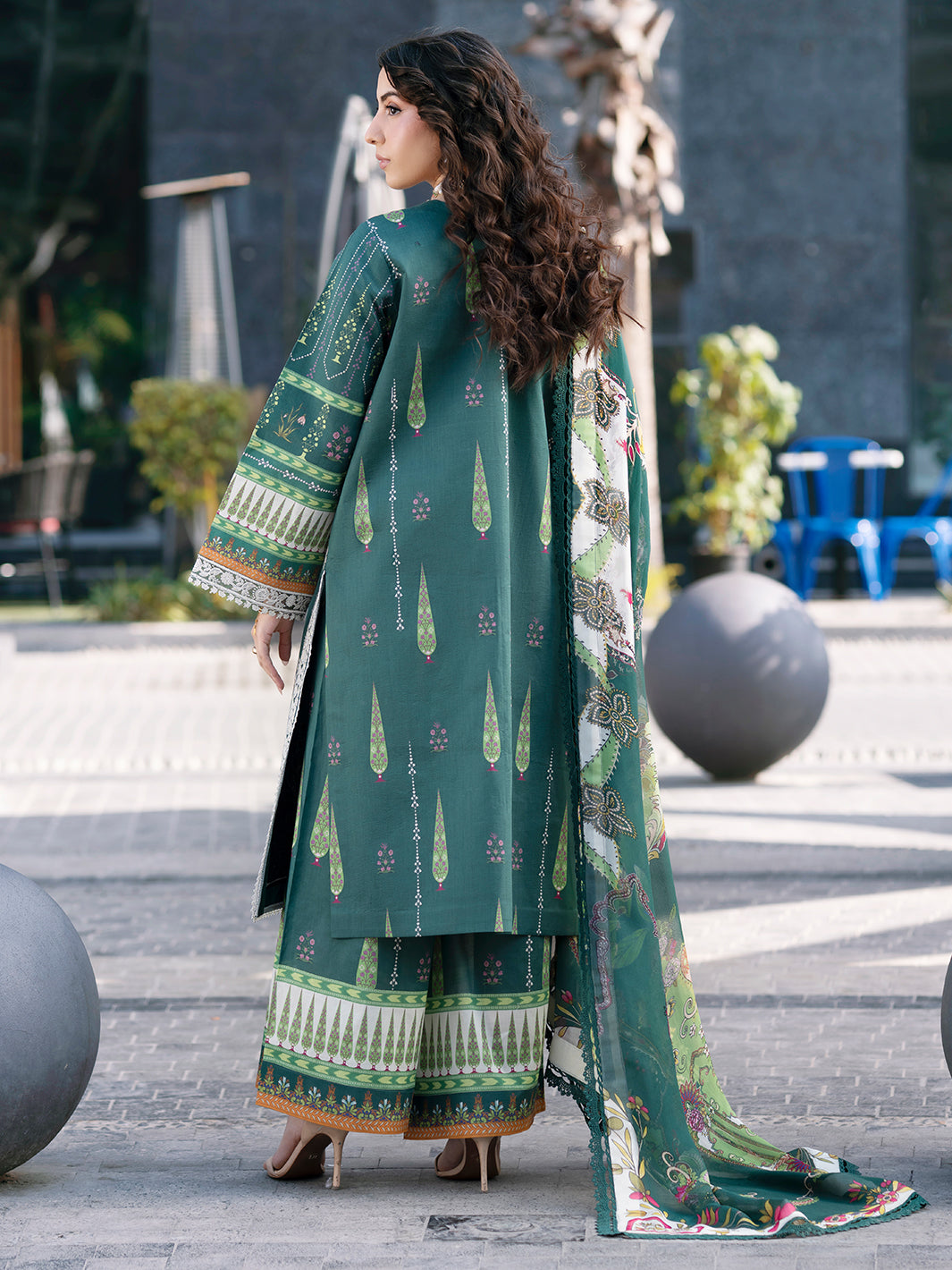 Mahnur | Broadway Luxury Lawn 26 | BW - 012