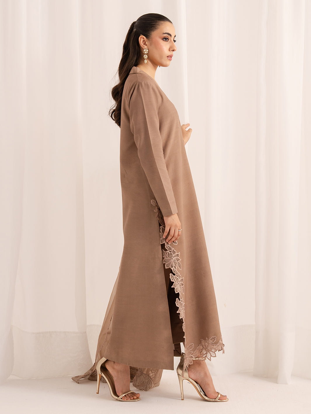 Izel | The Silk Chapter | Caramel