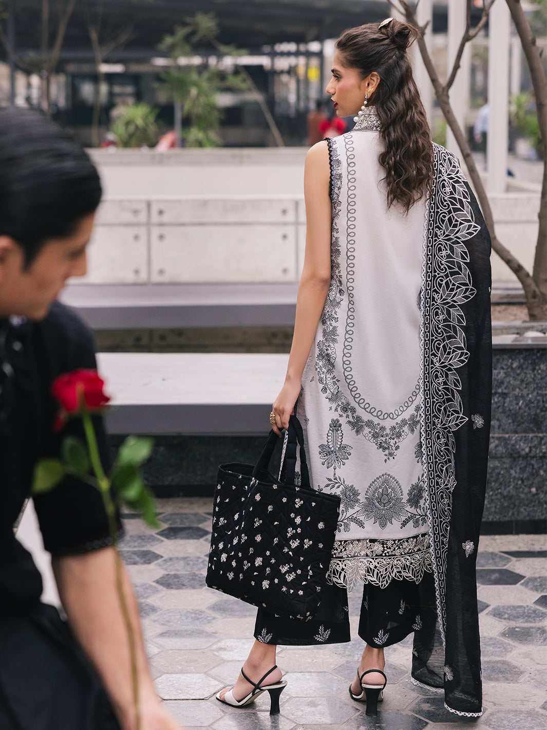 Mahnur | Broadway Luxury Lawn 25 | Daisy