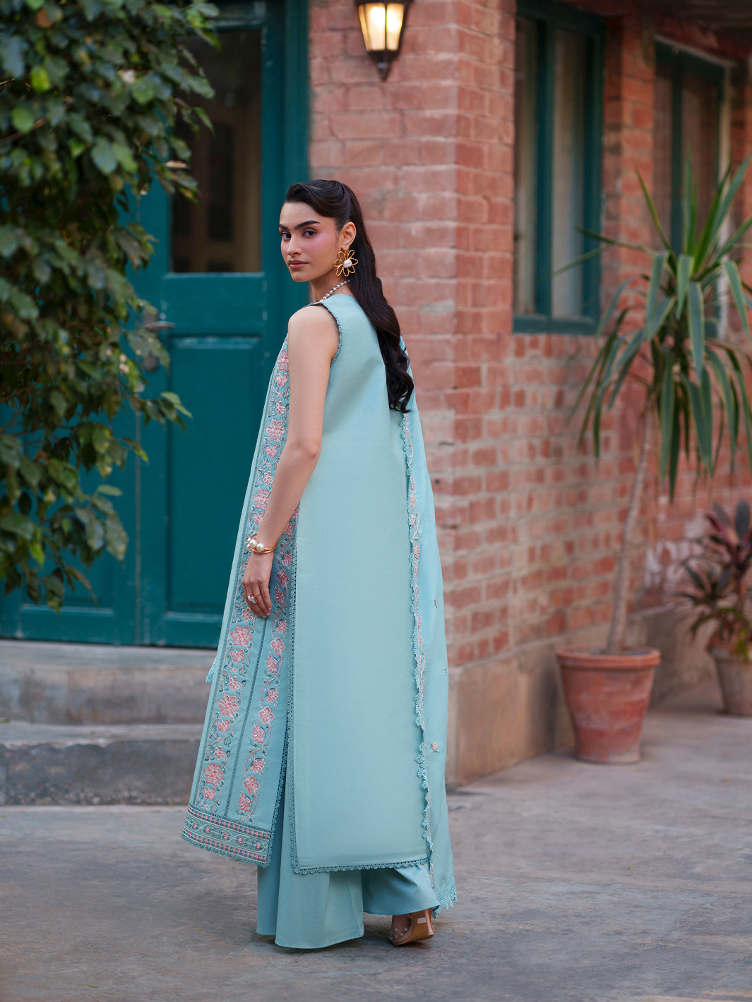 Mahnur | Fiona Lawn 26 | F-12