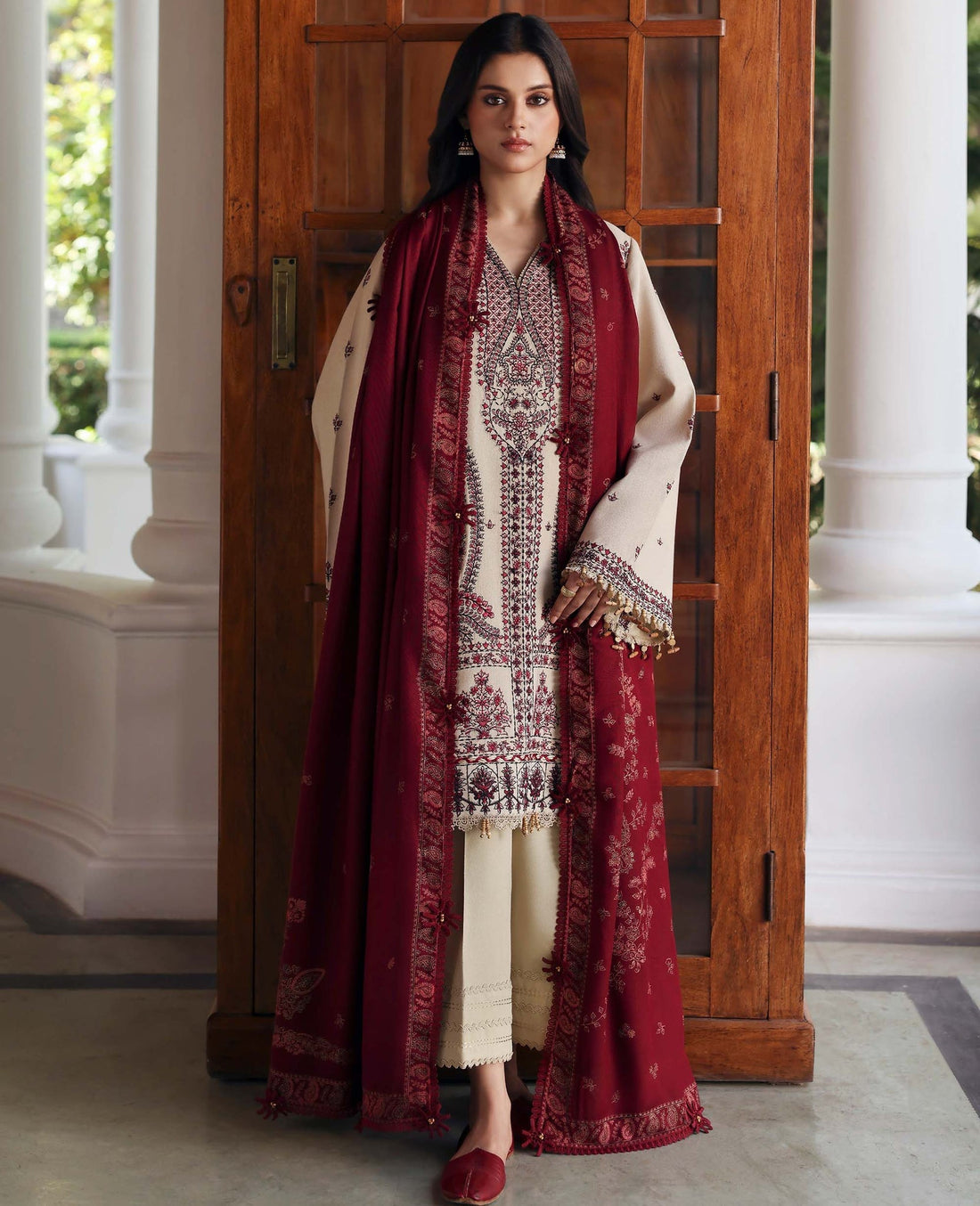 Republic Womenswear | Amaris Luxury Shawl 25 | Liora