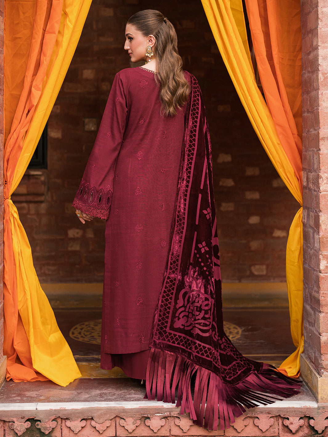 Mahnur | Nazakat Luxury Winter | REINA