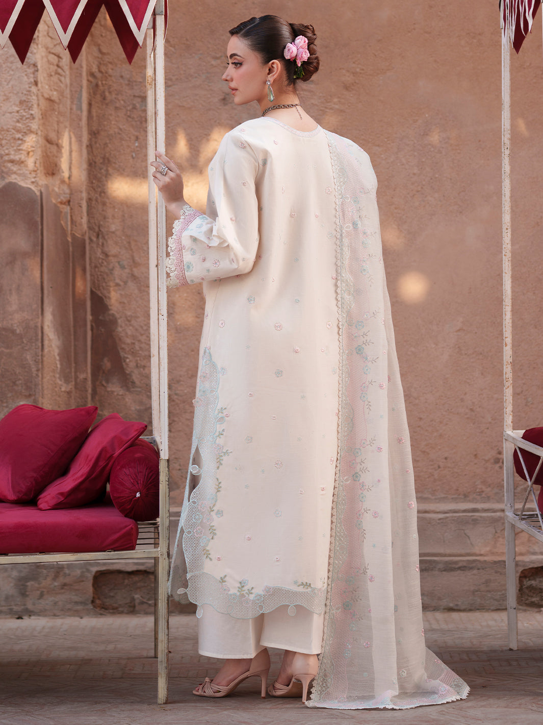 Mahnur | Nilofer Luxury Lawn 26 | NL-02