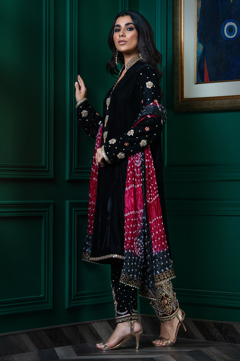 Wardha Saleem | Velvets Winter Fall 24 |  Parvaz